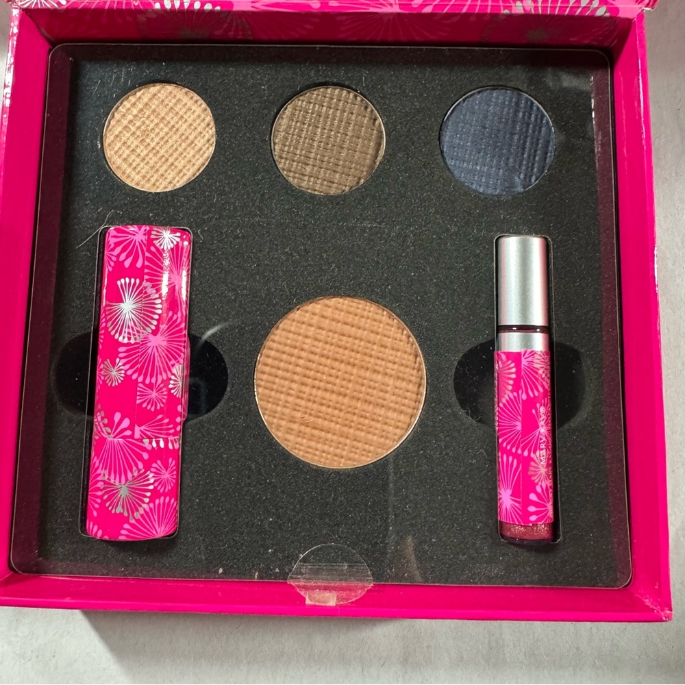 MARY KAY Downtown Dazzle Color Collection Makeup Set NIB NWT NEW